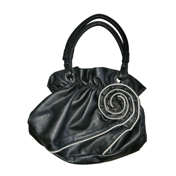 Rue21 shoulder purse black with flower design on front - Picture 1 of 9